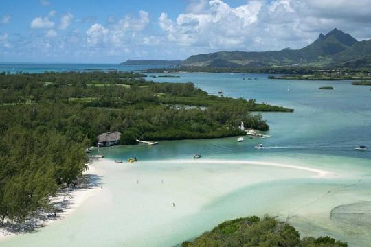 Mauritius woos trade with cash incentives and VAT refund