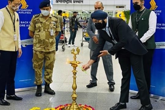 SIA A380 Returns to Delhi