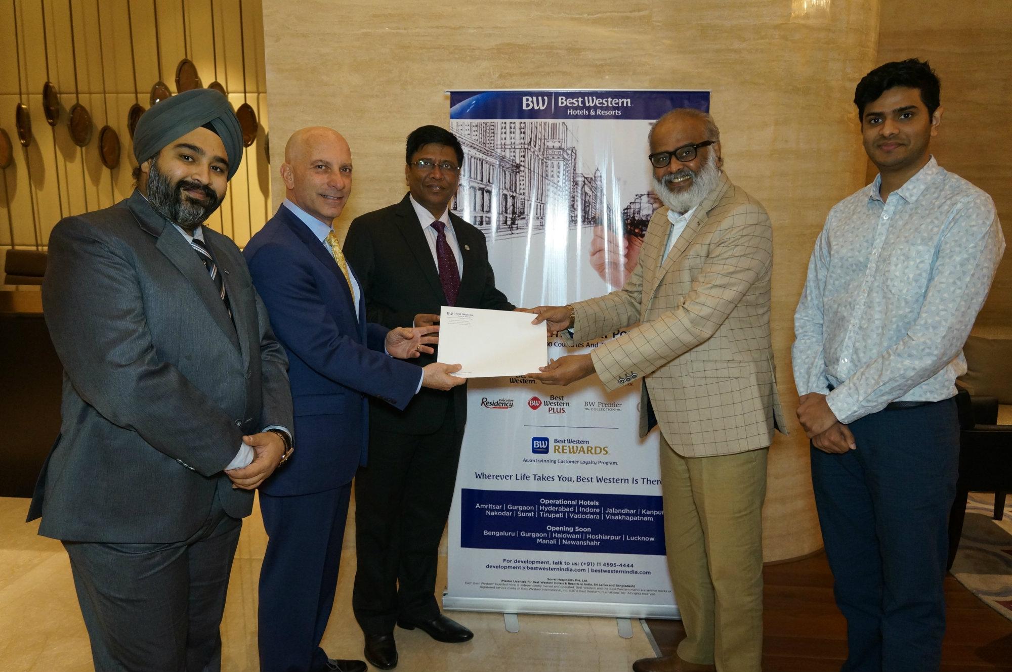 Best Western partners with roomsXML