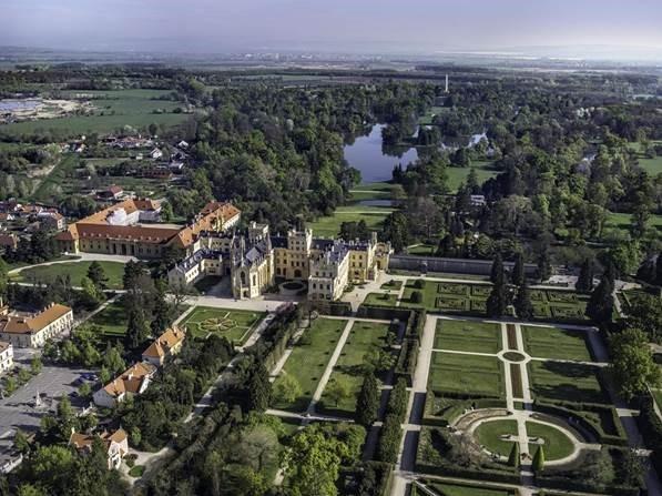 CzechTourism brings Czech E-Classrooms to India