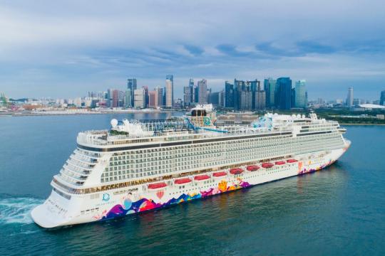 World Dream arrives in Singapore