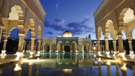AccorHotels acquires VeryChic
