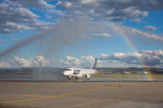 Lot Polish Resumes Flights to Stuttgart
