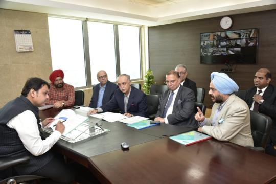 HRAWI delegation meets Maharashtra Chief Minister