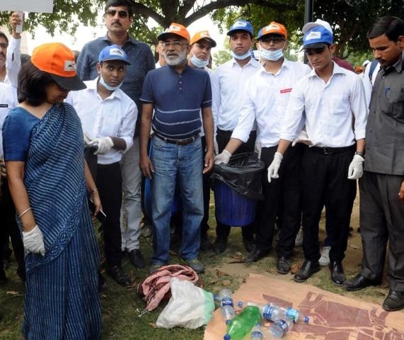 MoT Organizes ‘Swachhta Hi Seva’ Campaign at India Gate