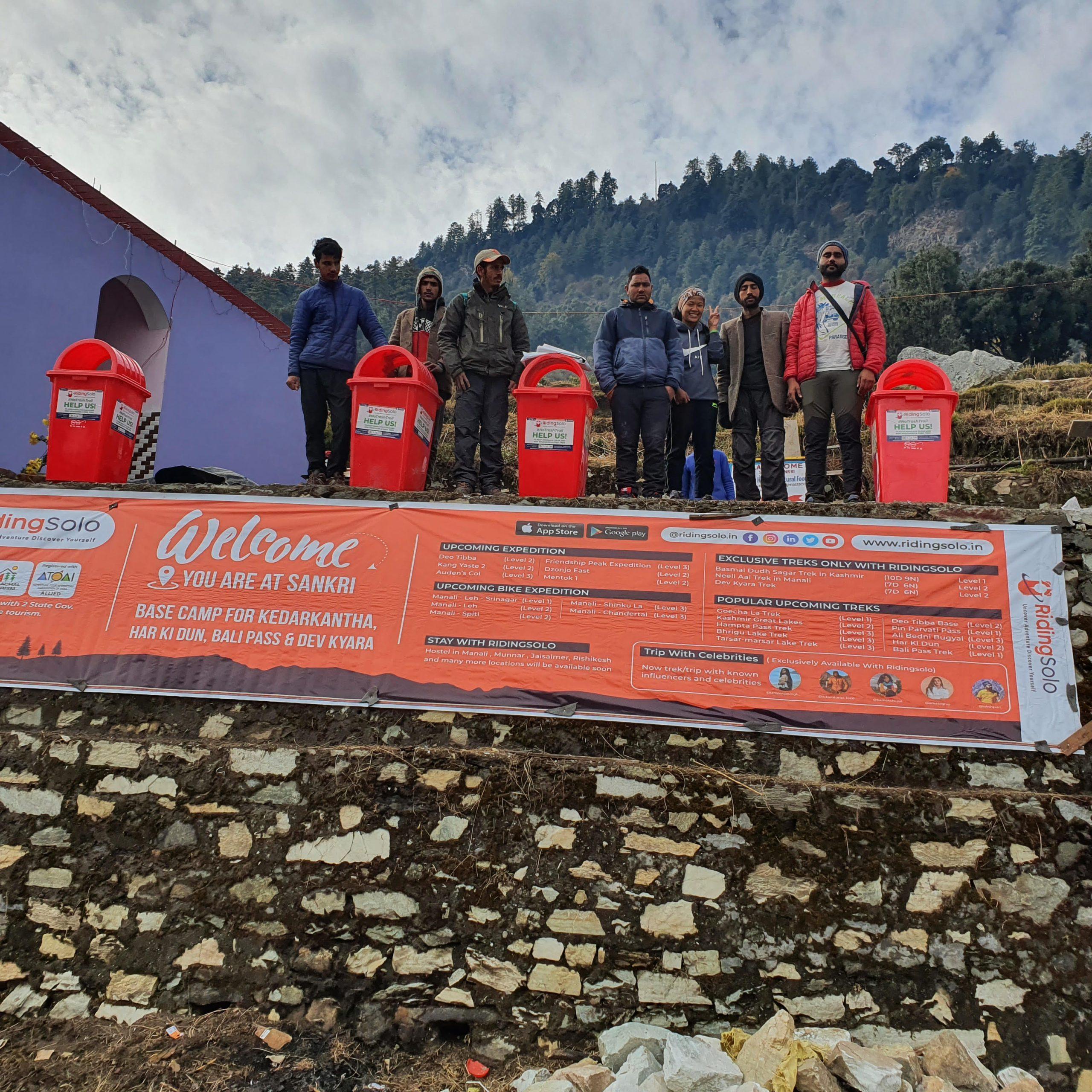 RidingSolo puts Dustbins Enroute to Many Himalayan Winter Trek