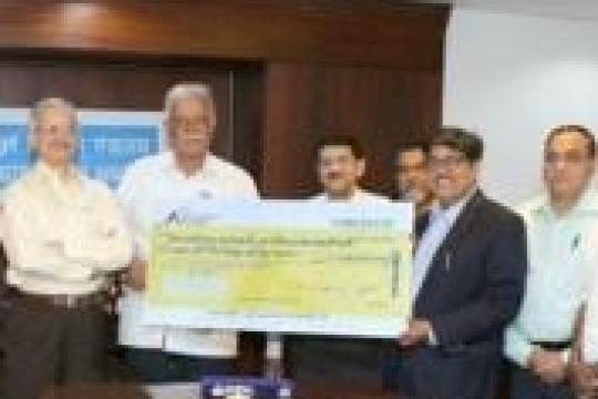 AAI PRESENTS DIVIDEND CHEQUE TO MINISTER