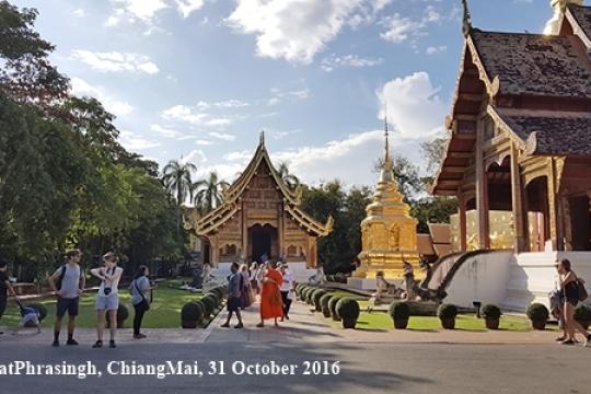 Thailand halves visa-on-arrival fees