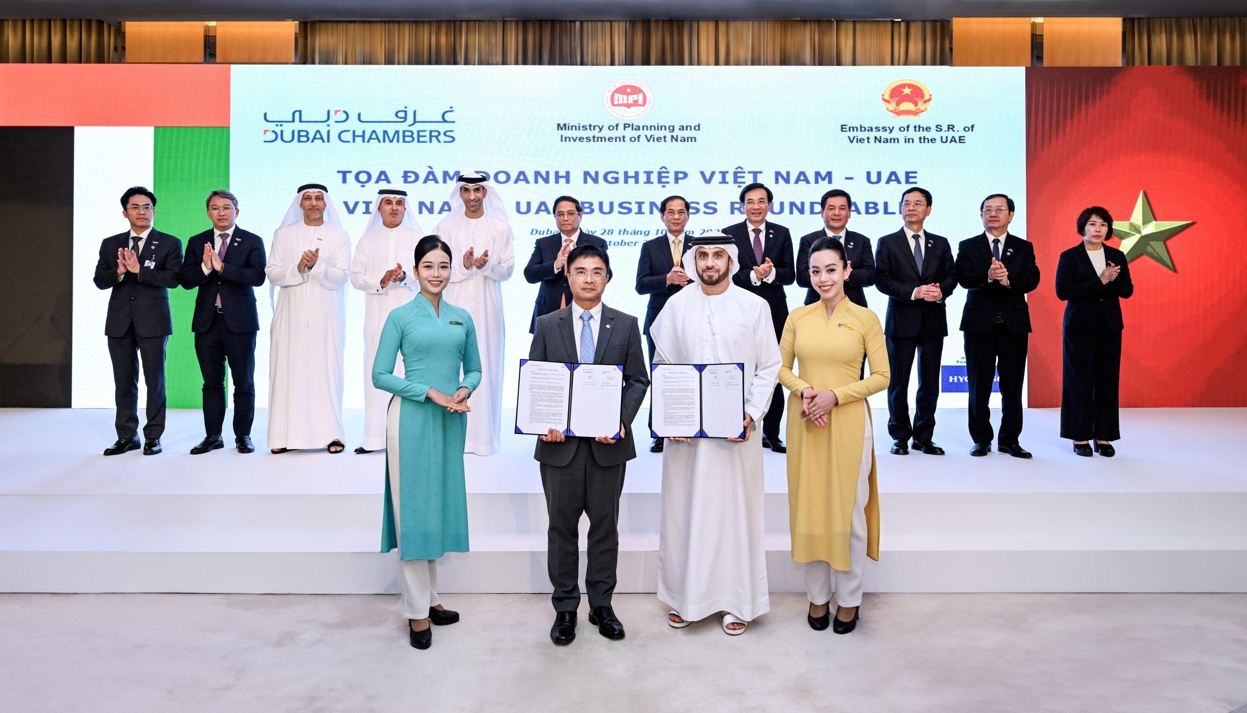 Emirates signs strategic MoUs with Vietnam Airlines & VietJet