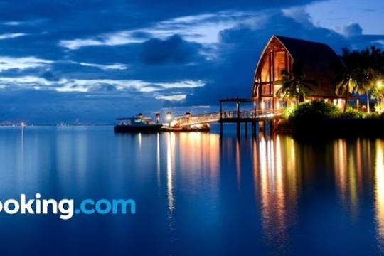 Booking.com tests platform for travel agents