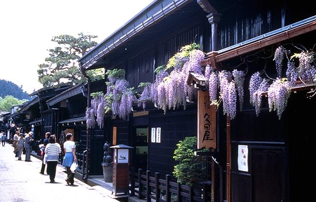 Japan welcomes 24 million visitors in 2016