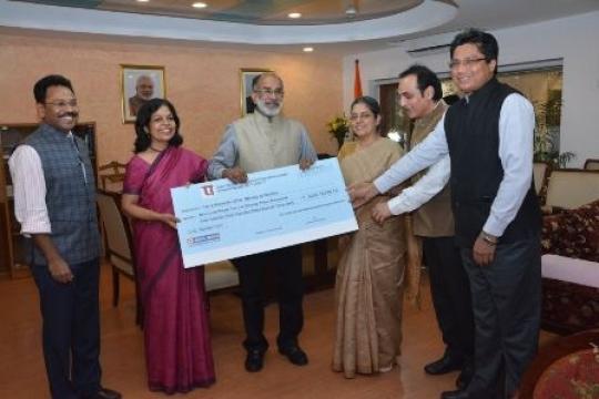 ITDC presents dividend cheque of Rs.9.93 crore