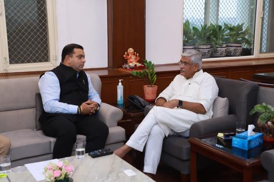 Khaunte advocates increasing direct international flights to Goa with Union Tourism Minister